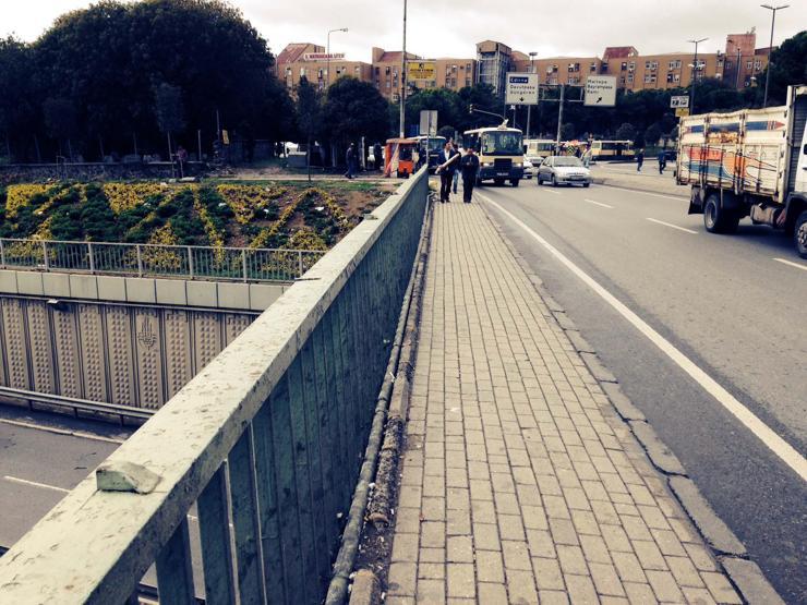 İstanbulluları korkutan üst geçit korkulukları