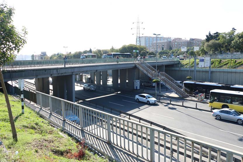 İstanbulluları korkutan üst geçit korkulukları