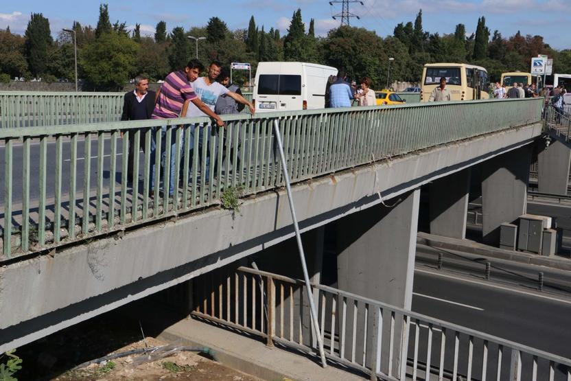 İstanbulluları korkutan üst geçit korkulukları