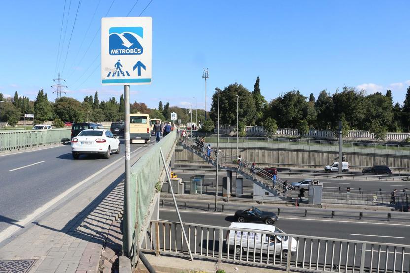 İstanbulluları korkutan üst geçit korkulukları