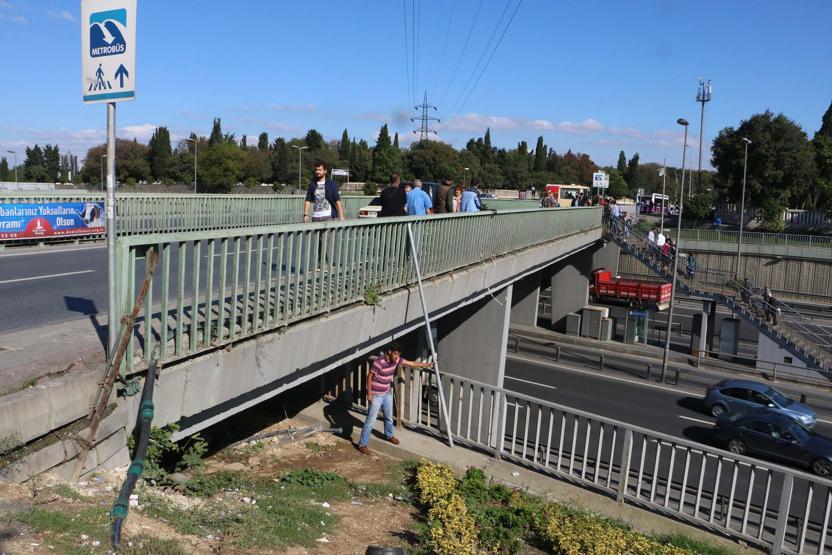 İstanbulluları korkutan üst geçit korkulukları