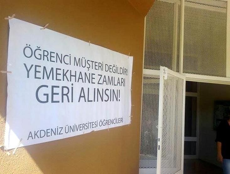 Öğrencilerden yemek zammına ilginç protesto