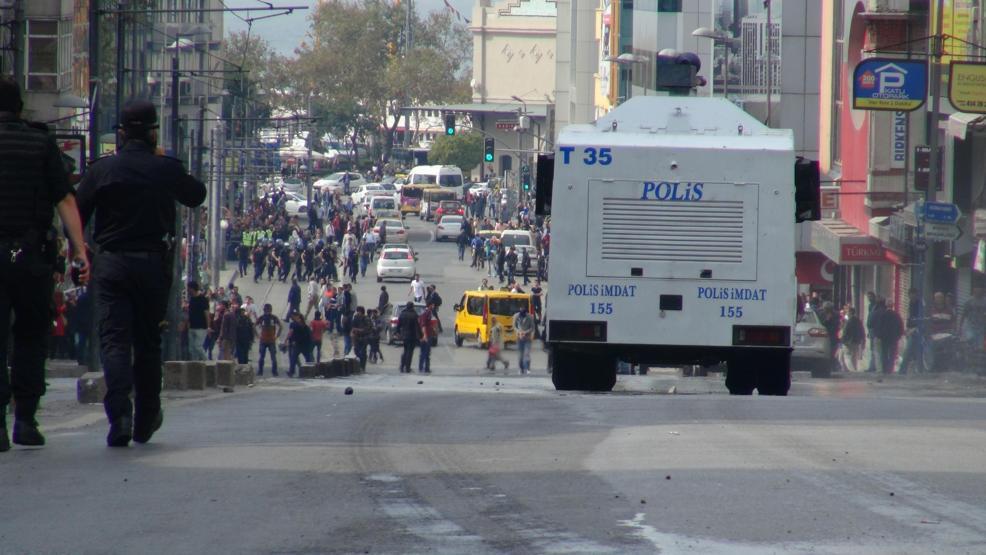 Kadıköydeki Kobani eylemine polis müdahalesi