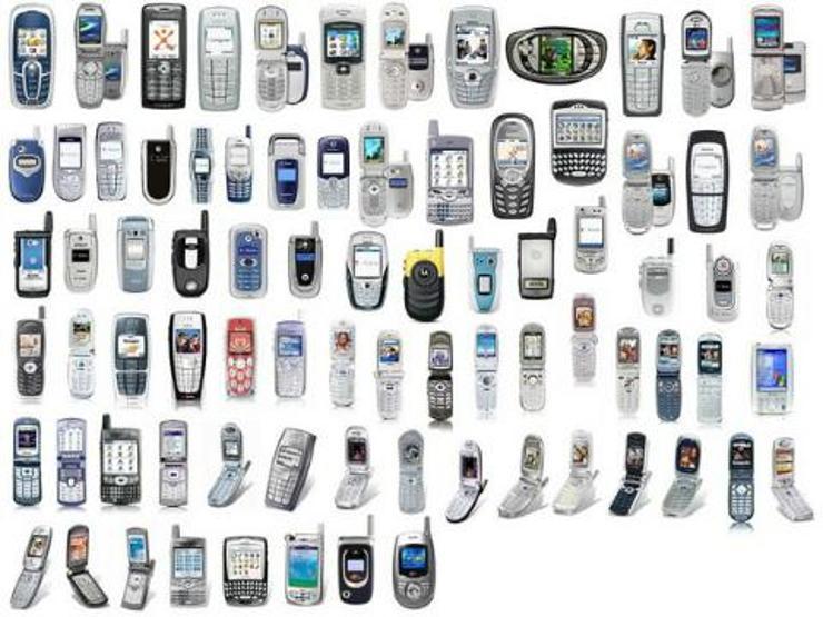 Aptal telefonlarından memnun insanlar