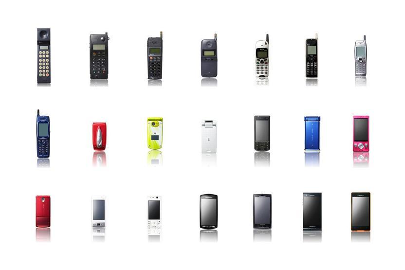 Aptal telefonlarından memnun insanlar