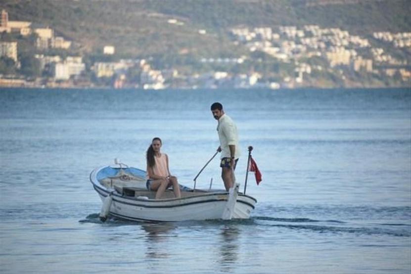 Fahriye Evcen denizin ortasında mahsur kaldı