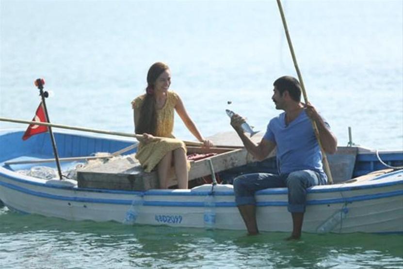 Fahriye Evcen denizin ortasında mahsur kaldı