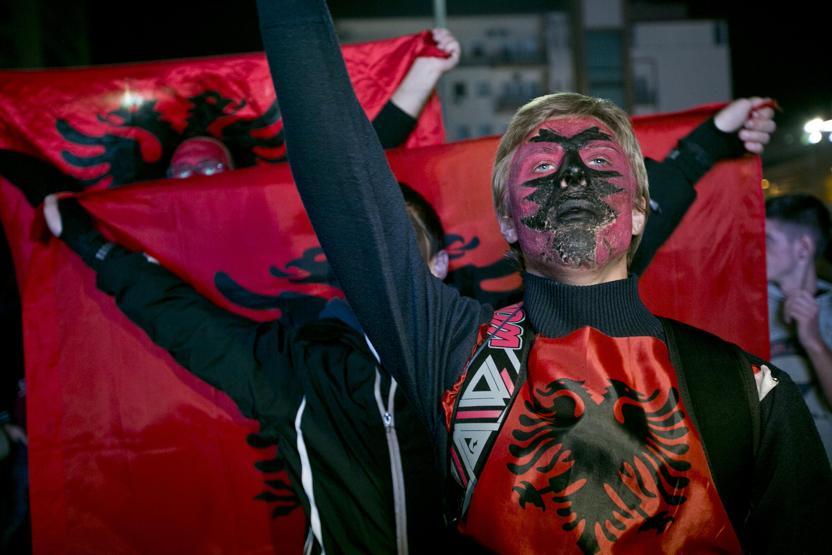 Sırbistan-Arnavutluk maçında bayrak krizi