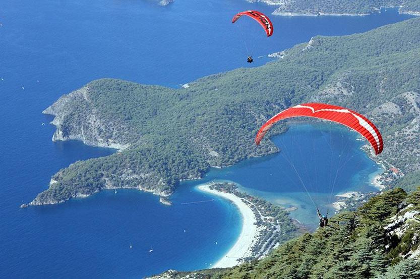 Ölüdeniz semalarında renk cümbüşü
