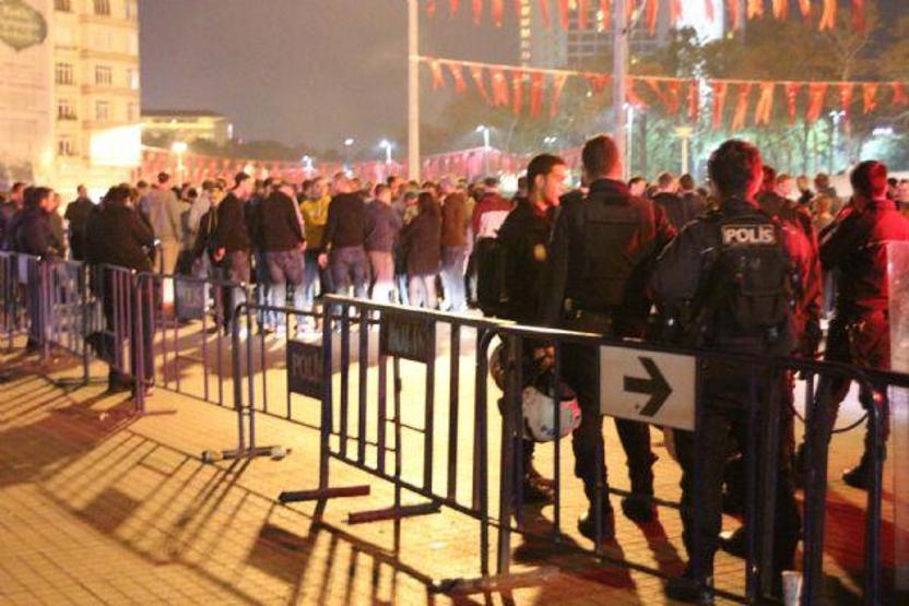İstiklalde Galatasaray - Dortmund gerginliği