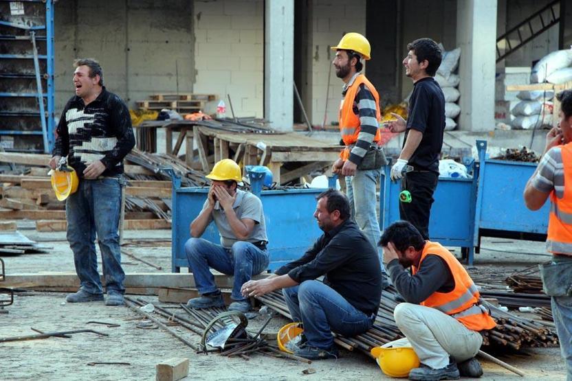 Rezidans inşaatında iskele çöktü, işçi öldü