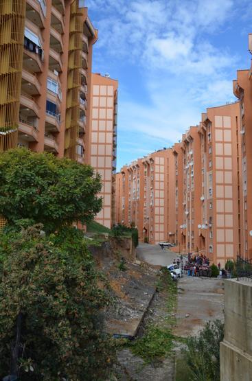 Anamurda istinat duvarı çöktü 13 araç altında kaldı