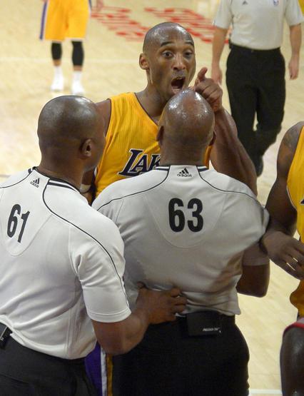 Kobe Bryant ile Dwight Howard kapıştı