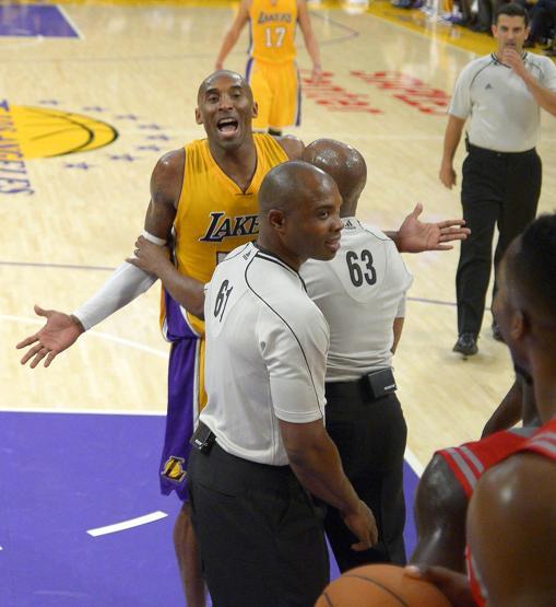 Kobe Bryant ile Dwight Howard kapıştı