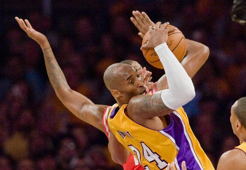 Kobe Bryant ile Dwight Howard kapıştı