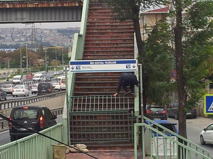 Avcılarda metrobüs ve üst geçit isyanı