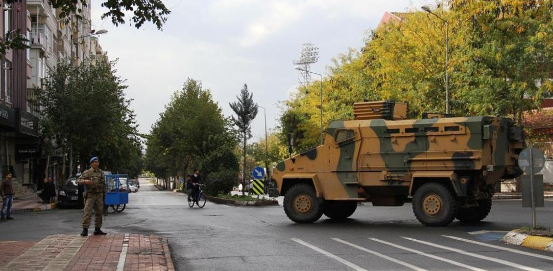 1 Kasım Kobani yürüyüşü, Diyarbakırda asker sokağa indi