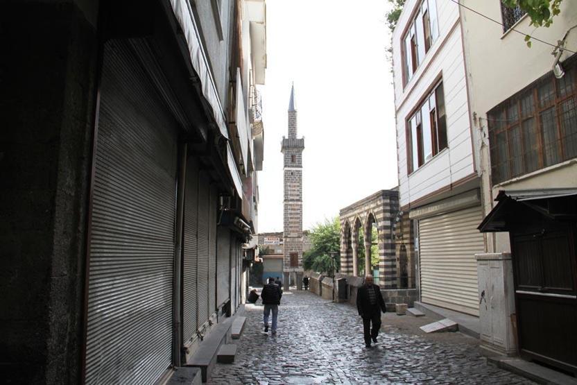 1 Kasım Kobani yürüyüşü, Diyarbakırda asker sokağa indi