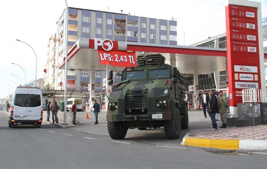 1 Kasım Kobani yürüyüşü, Diyarbakırda asker sokağa indi
