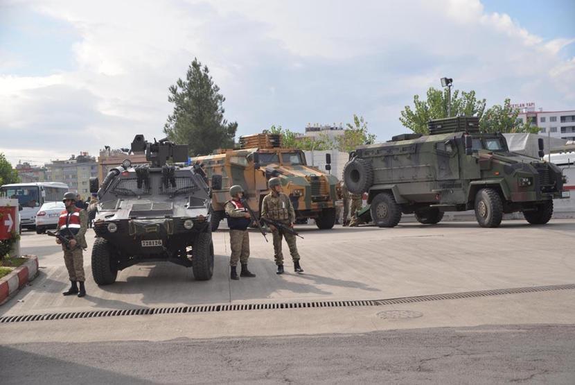 1 Kasım Kobani yürüyüşü, Diyarbakırda asker sokağa indi
