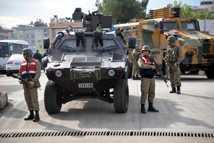 1 Kasım Kobani yürüyüşü, Diyarbakırda asker sokağa indi