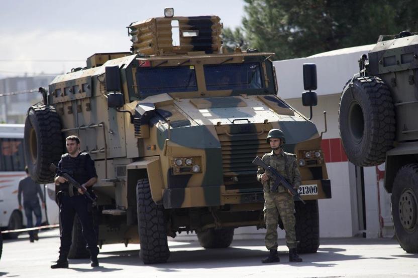 1 Kasım Kobani yürüyüşü, Diyarbakırda asker sokağa indi