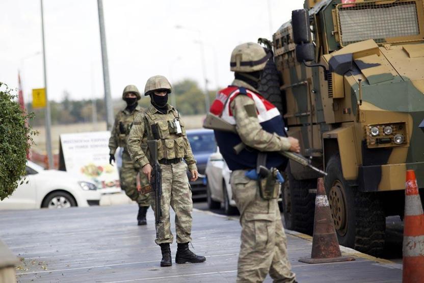 1 Kasım Kobani yürüyüşü, Diyarbakırda asker sokağa indi