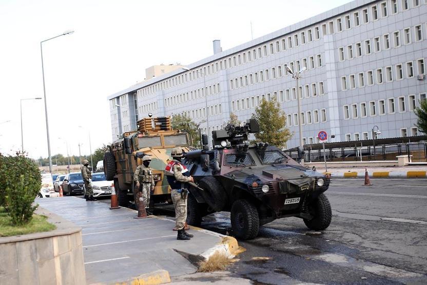 1 Kasım Kobani yürüyüşü, Diyarbakırda asker sokağa indi
