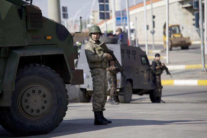 1 Kasım Kobani yürüyüşü, Diyarbakırda asker sokağa indi