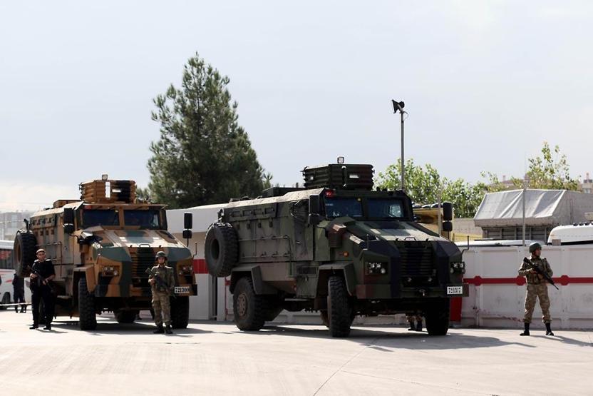 1 Kasım Kobani yürüyüşü, Diyarbakırda asker sokağa indi