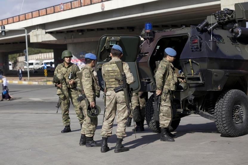 1 Kasım Kobani yürüyüşü, Diyarbakırda asker sokağa indi