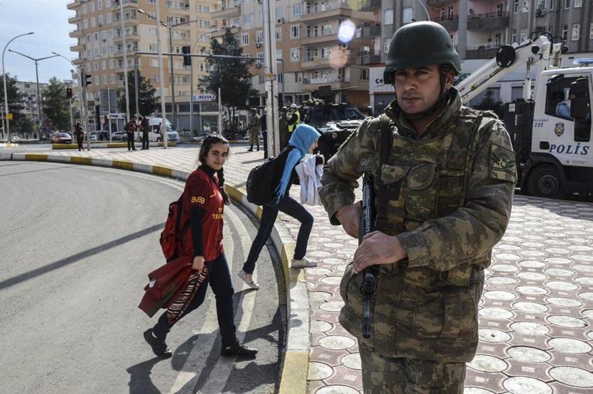 1 Kasım Kobani yürüyüşü, Diyarbakırda asker sokağa indi