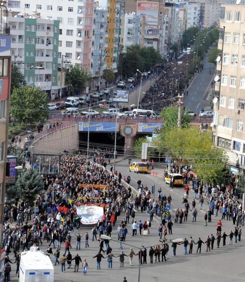 1 Kasım Kobani yürüyüşü, Diyarbakırda asker sokağa indi