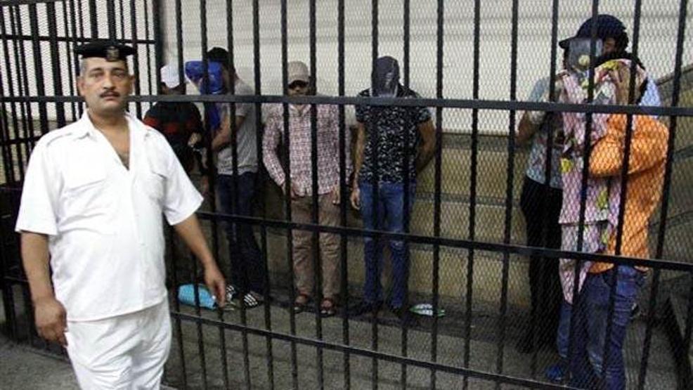 Eşcinsel düğüne katıldılar, hapis cezası aldılar