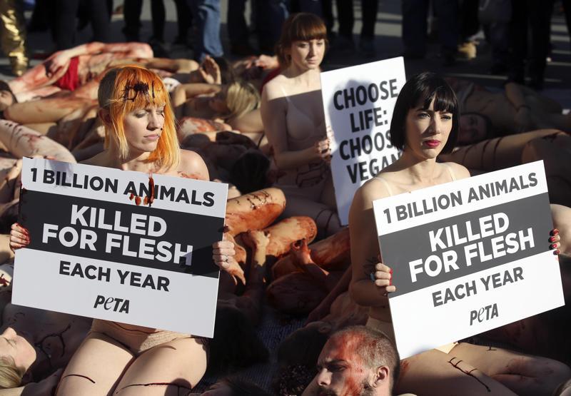 PETA eylemcileri hayvan hakları için soyundu