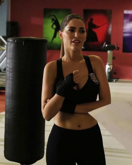 Yolanthe yenge elini kırdı