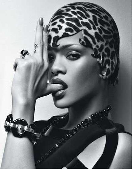 Rihannaya hayranlarından çıplaklık tepkisi