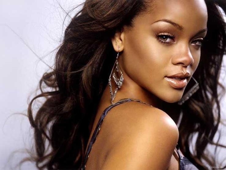 Rihannaya hayranlarından çıplaklık tepkisi