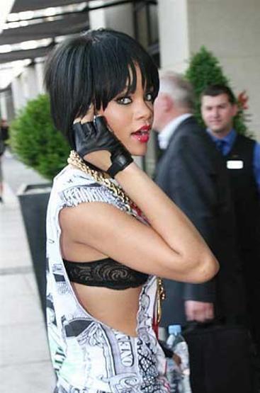 Rihannaya hayranlarından çıplaklık tepkisi