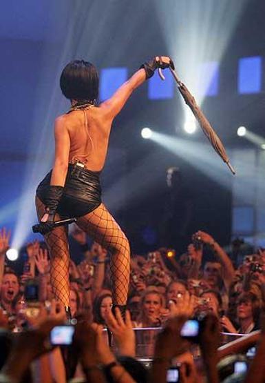 Rihannaya hayranlarından çıplaklık tepkisi