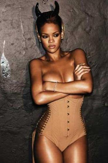 Rihannaya hayranlarından çıplaklık tepkisi