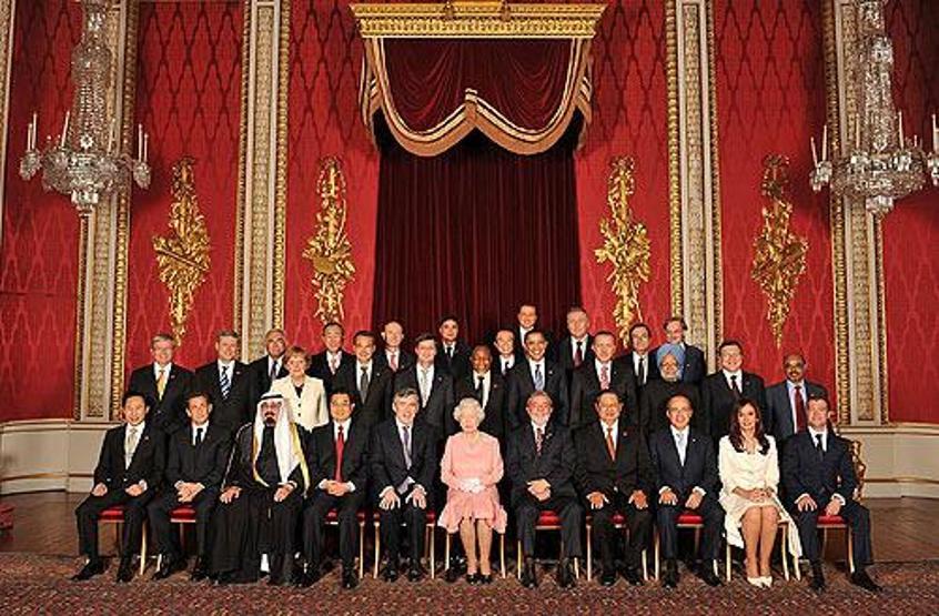 Kraliçe Elizabeth az kalsın vuruluyordu