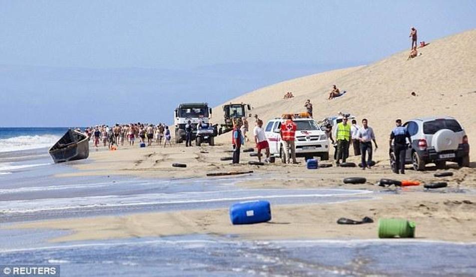 Çıplaklar plajında Ebola korkusu