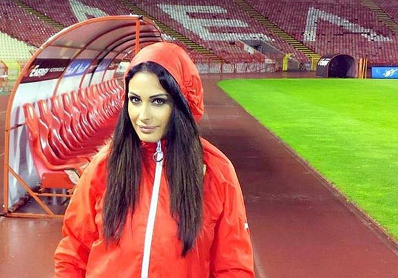 Futbolcular Katarinanın sahaya girmesini yasaklattırdı
