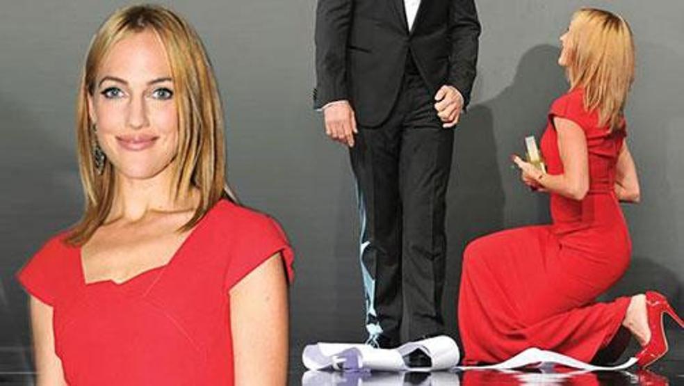 Meryem Uzerli Halit Ergençin önünde diz çöktü