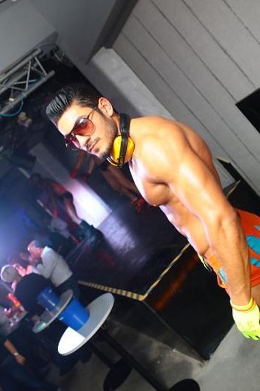İçinde duş alınan gay kulüp