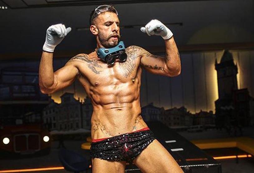 İçinde duş alınan gay kulüp