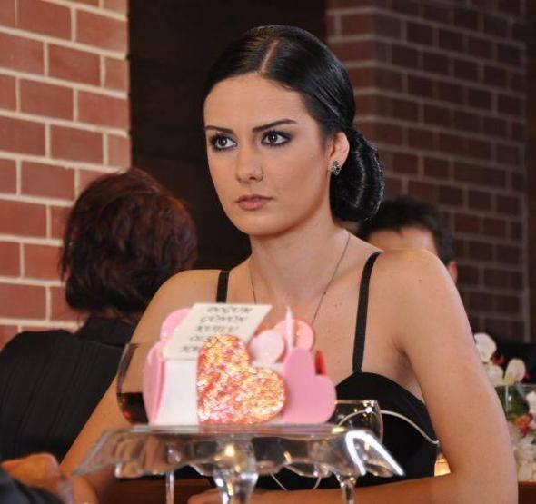Sizce yılın en iyi dizi oyuncusu kim