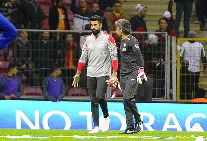 Seyirci ıslıkladı Volkan Demirel stadı terk etti