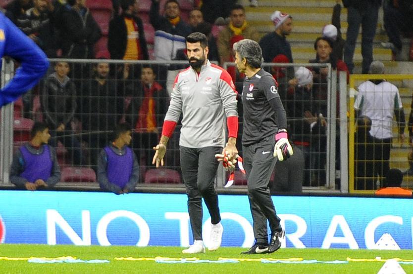 Seyirci ıslıkladı Volkan Demirel stadı terk etti